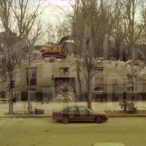 Obras de derribo de un edificio en las calles Stuart, Infantas y Príncipe de Aranjuez
