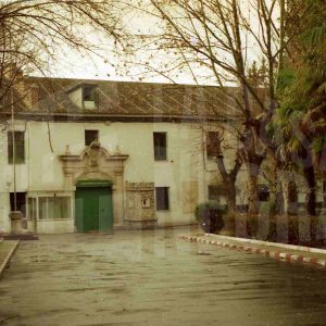 Puerta de entrada al Cuartel de Pavía de Aranjuez desde el parque