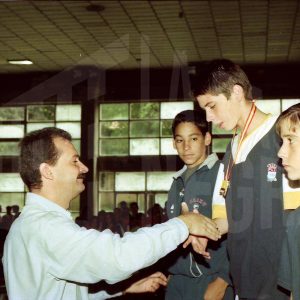 Entrega de medallas tras una competición de natación