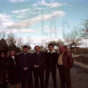 José Luis Talavera Gálvez con sus padres y otros familiares tras su jura de bandera en Getafe