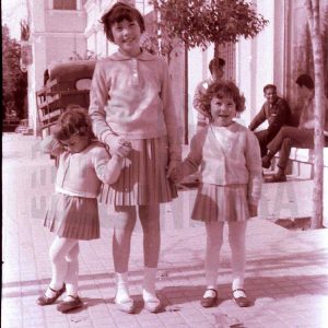 Retrato de Teresa, Mª Jesús y Alicia Beltrán Zori en Aranjuez