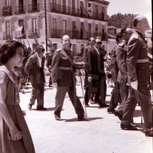 Autoridades en procesión en procesión del Corpus Christi