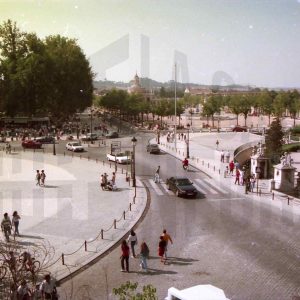 Plaza de Santiago Rusiñol, Plaza de San Antonio, entrada al Jardín del Parterre e Iglesia de San Antonio desde la terraza del Restaurante El Rana Verde de Aranjuez