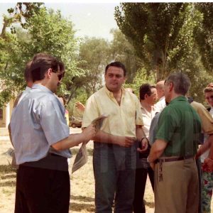 El Alcalde de Aranjuez, José Mª Cepeda, junto al concejal de Deportes, Víctor Martínez, y a otras personas en la Piragüera de Aranjuez
