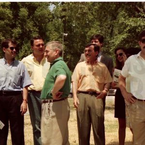 El Alcalde de Aranjuez, José Mª Cepeda, junto al concejal de Deportes, Víctor Martínez, y a otras personas en la Piragüera de Aranjuez