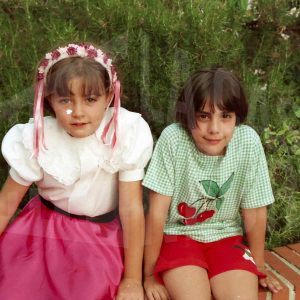 Retrato de Noelia Madrigal Talavera con otra niña