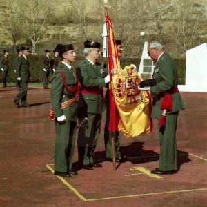Un general de la 2ª promoción de la Academia de la Guardia Civil de Aranjuez en el acto de rejura de bandera