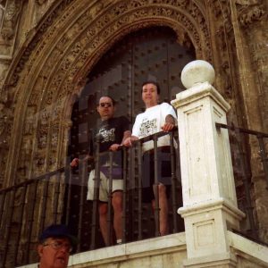 Dos hombres en la Catedral de Málaga