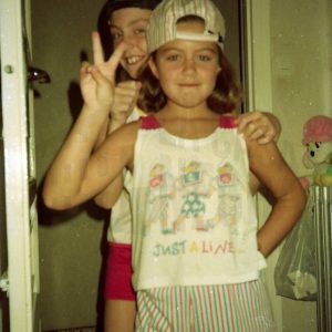 Noelia Madrigal Talavera con una niña