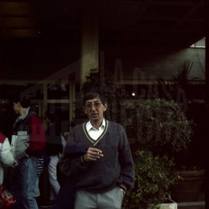 El P. Marcelo Lossio en la puerta de un hotel en Roma