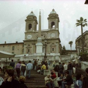 Escalinata  e iglesia de la Trinitá dei Monti en Roma