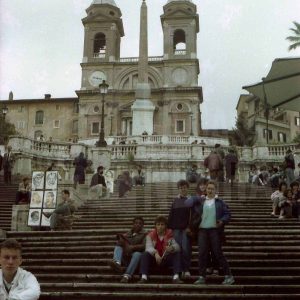 José Luis Talavera y varios amigos en la escalinata de la Trinitá dei Monti en Roma