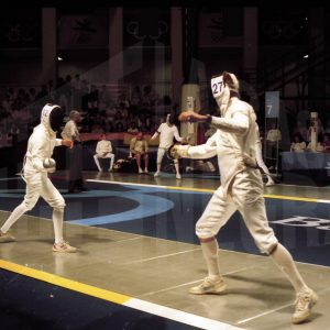 Varios atletas en la competición de esgrima de Pentatlon moderno de los Juegos Olímpicos de 1992