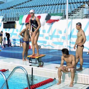 Varios atletas en la piscina sede de las pruebas de natación de los Juegos Olímpicos de 1992
