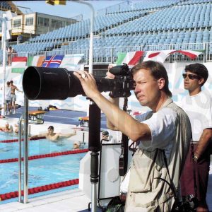 Un fotógrafo en la sede de las pruebas de natación de los Juegos Olímpicos de 1992