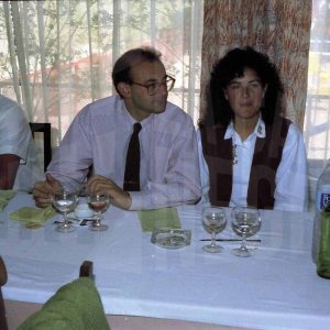 Varias personas durante una comida