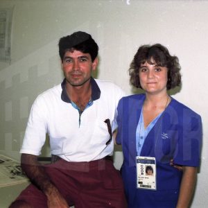 Un hombre y una mujer en dependencias administrativas de los Juegos Olímpicos de 1992