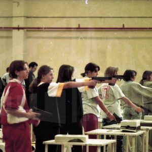 Varias tiradoras en una competición de tiro con pistola en Aranjuez