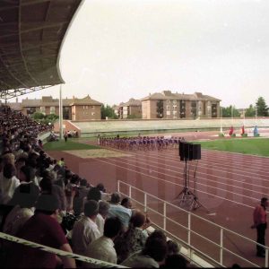 Público y desfile en la clausura de los Juegos Escolares de 1996 en Aranjuez