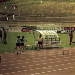 Varias atletas durante una carrera en el Estadio Municipal del Deleite en Aranjuez