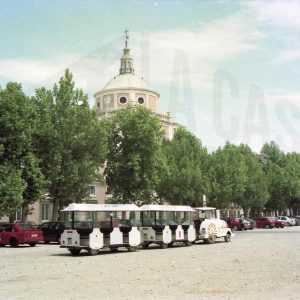 Tren turístico en la Plaza de Parejas de Aranjuez