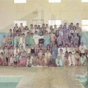 Grupo de nadadoras y nadadores en la piscina cubierta del Polideportivo Agustín Marañón