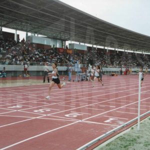 Carrera de atletismo en el Estadio Municipal El Deleite en Aranjuez