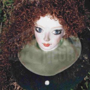 Cabeza de muñeca en la Calle de la Reina en Aranjuez