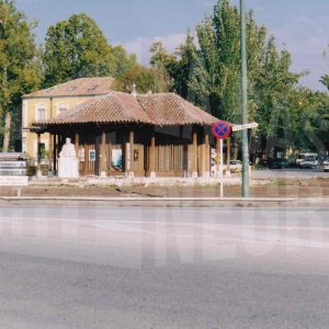 Oficina de Turismo de Aranjuez en obras y busto de Santiago Rusiñol