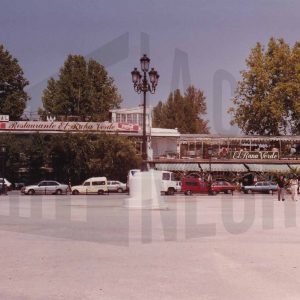 Plaza de Santiago Rusiñol de Aranjuez con el Restaurante Rana Verde al fondo