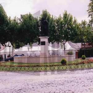 Glorieta de Fernando VI y Restaurante Delicias en Aranjuez