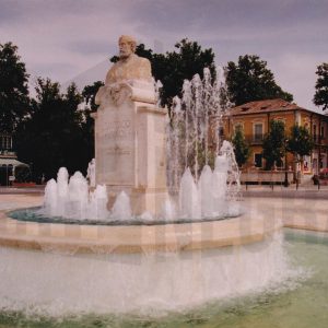Fuente de Santiago Rusiñol en su plaza en Aranjuez