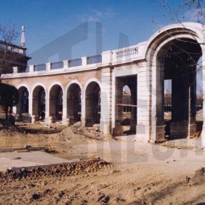 Carrera de Andalucía en obras junto a la Iglesia de San Antonio en Aranjuez