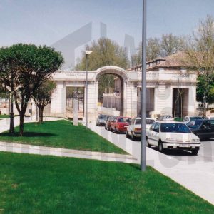 Carrera de Andalucía en obras junto a los arcos de la Calle San Antonio en Aranjuez