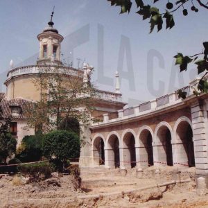Carrera de Andalucía en obras junto a la Iglesia de San Antonio en Aranjuez