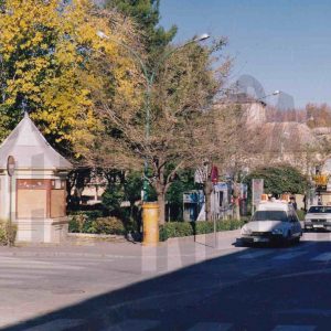 Jardines y kiosko de la Plaza de la Constitución de Aranjuez en el cruce de las calles Stuart y Abastos