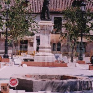Obras de reforma en la Plaza de la Constitución de Aranjuez y estatua de Alfonso XII