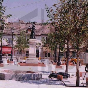 Obras de reforma en la Plaza de la Constitución de Aranjuez y estatua de Alfonso XII