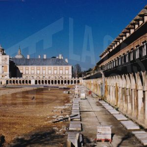 Obras en la Avenida de Palacio y la Plaza de Parejas en Aranjuez con el Palacio Real y las Casas de Oficios y Caballeros