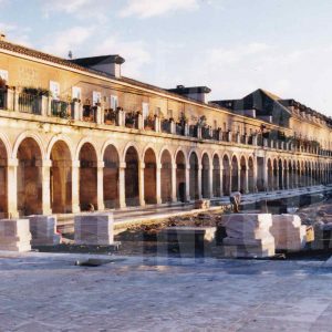 Obras en la Avenida de Palacio y la Plaza de Parejas en Aranjuez junto a las Casas de Oficios