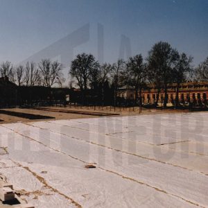 Obras en la Plaza de Parejas en Aranjuez con la Casa de Fogones y el Hotel NH Príncipe de la Paz (actualmente Palacio de Aranjuez) al fondo