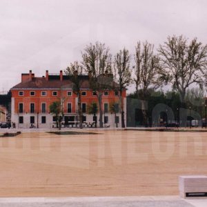 Plaza de Parejas de Aranjuez con el Hotel NH Príncipe de la Paz (actualmente Palacio de Aranjuez) al fondo