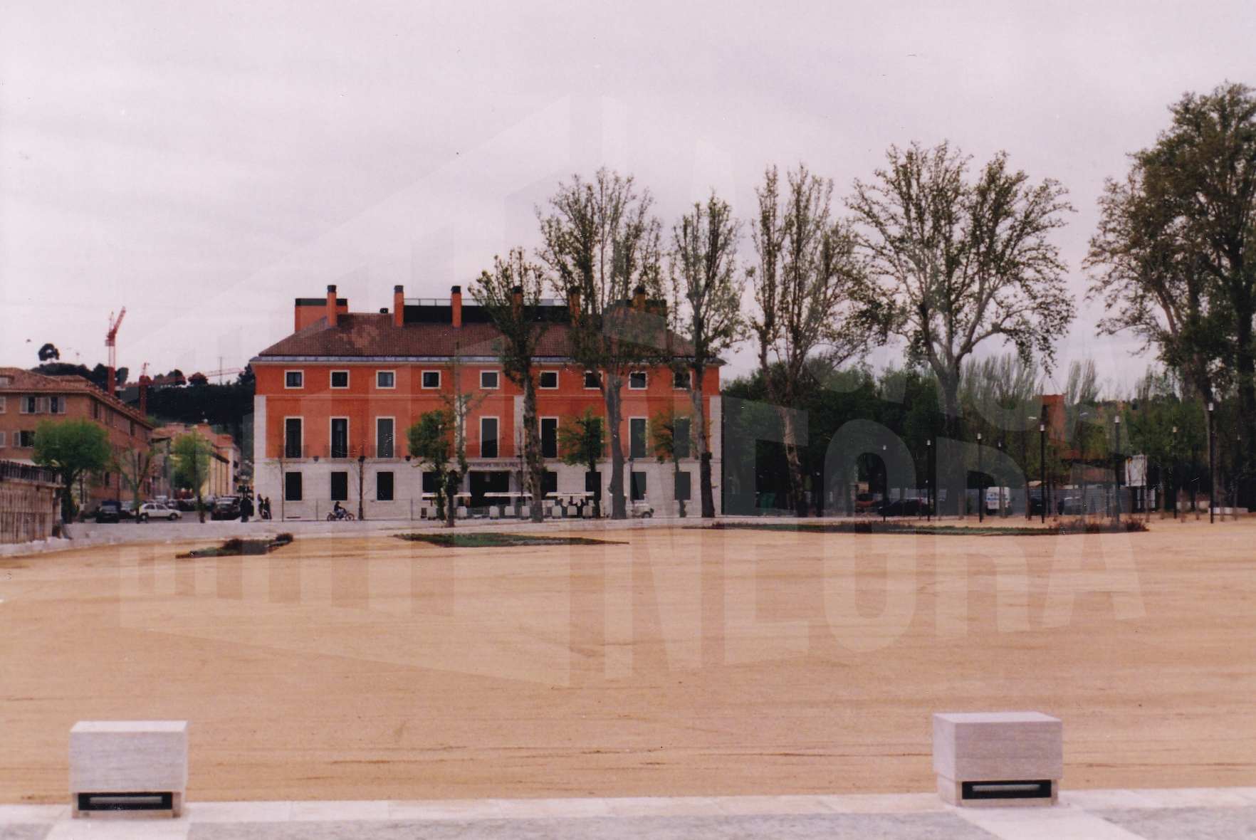 Plaza de Parejas de Aranjuez con el Hotel NH Príncipe de la Paz (actualmente Palacio de Aranjuez) al fondo