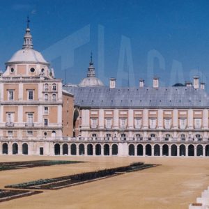 Plaza de Parejas y Palacio Real de Aranjuez con el Palacio Real al fondo