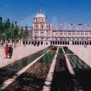 Plaza de Parejas y Palacio Real de Aranjuez con el Palacio Real al fondo