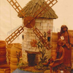 Varios objetos de barro en un puesto de la Feria de Alfarería de Aranjuez