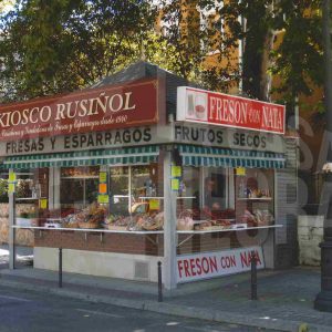 Kiosko Rusiñol de venta de fresón y espaárragos en Aranjuez