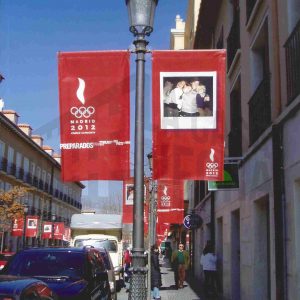 Colgaduras de la campaña de la candidatura de Madrid para los Juegos Olímpicios  de 2012 en Aranjuez