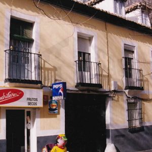 Portalón de entrada a la corrala de la Casa Grande en Aranjuez