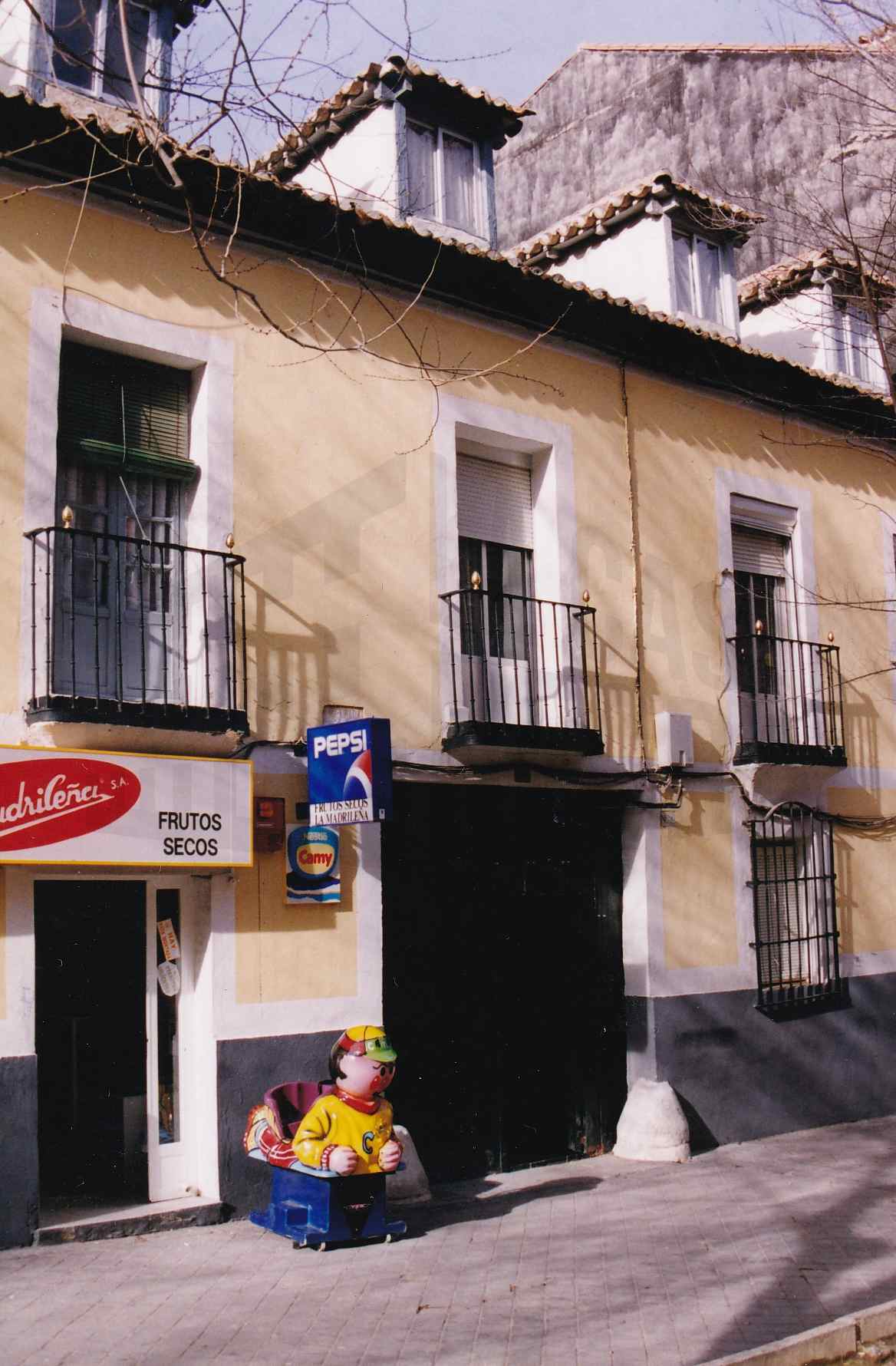Portalón de entrada a la corrala de la Casa Grande en Aranjuez
